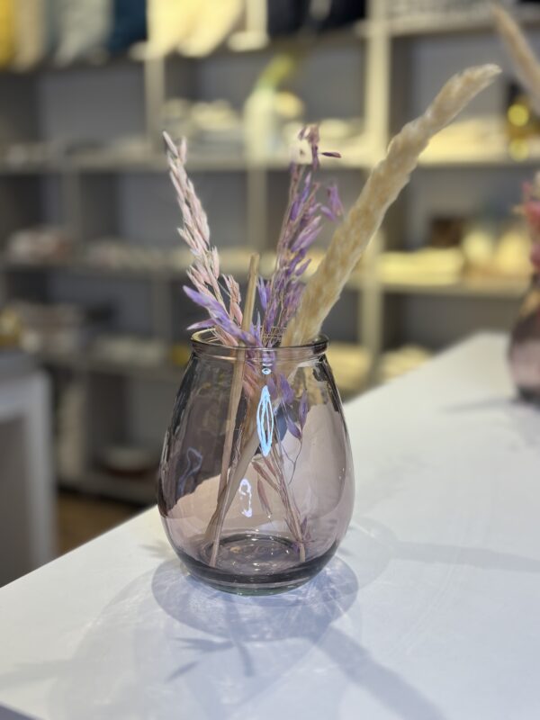 Vase en verre rose
