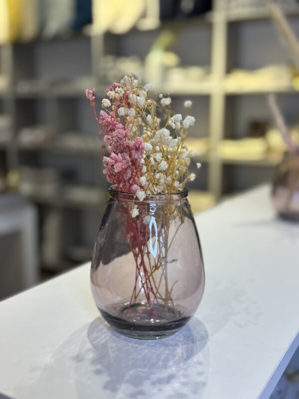 Vase en verre rose
