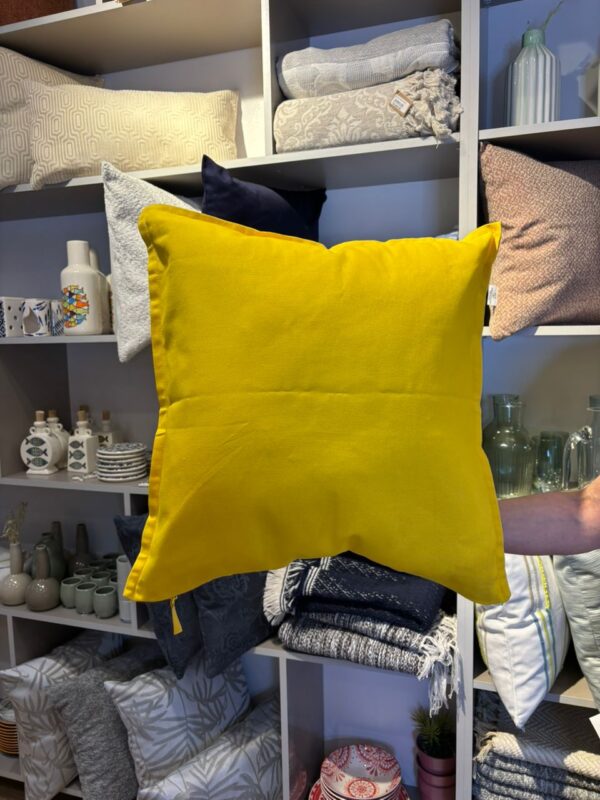 Coussin jaune