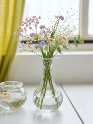 vase en verre transparent